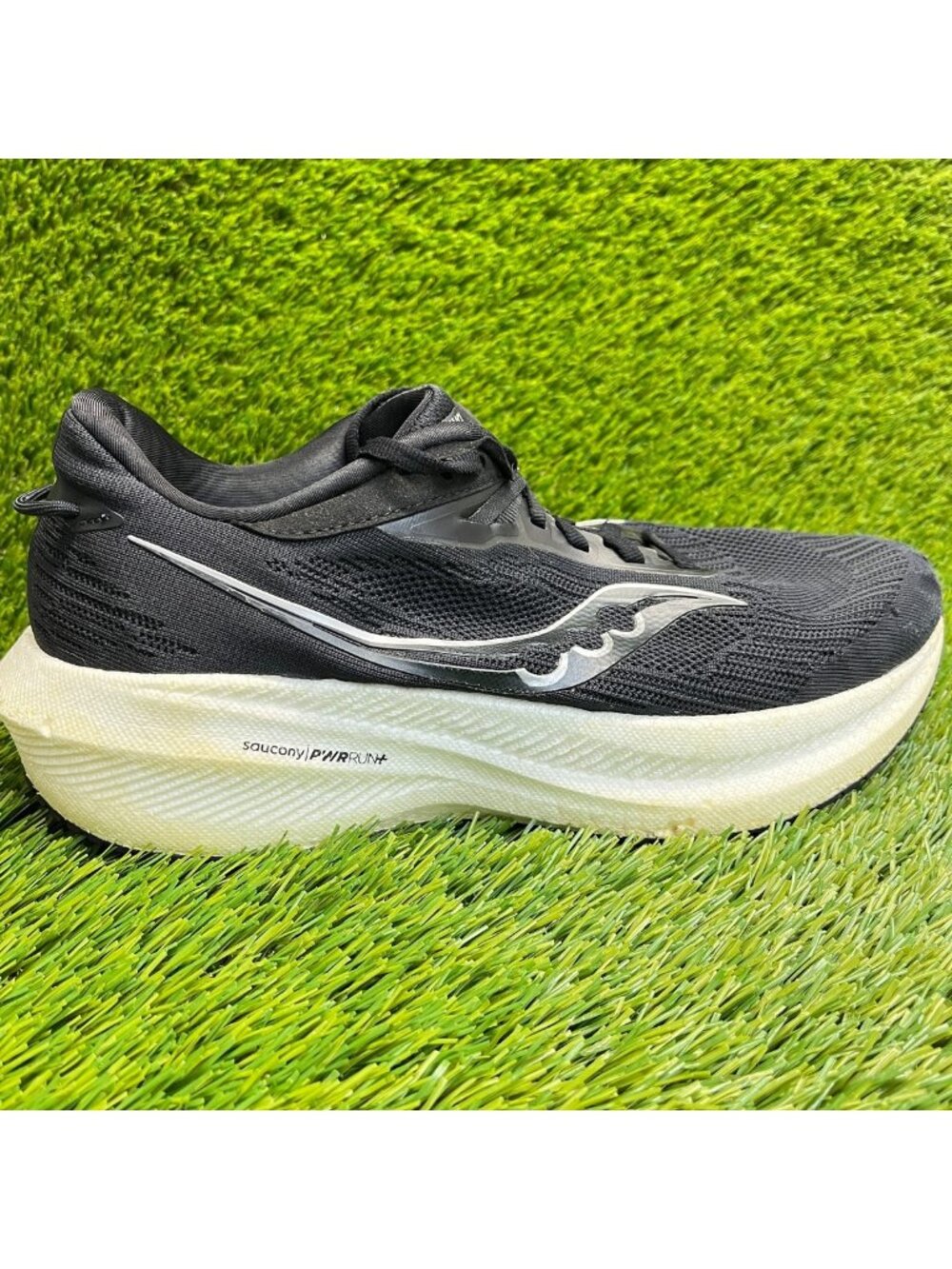 Saucony Triumph 21 Mens Size 9.5E Black White Athletic Running Shoes Sneakers